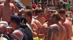 Dovolenka na Malorke? Hlava na hlave, osuška vedľa osušky