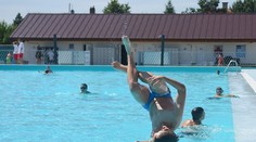 SÚHRN DŇA: Prichádza leto a akvaparky sú v neistote. Už teraz si však k plavkám pribaľte aj rúško