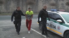 Tínedžeri, ktorí vo Zvolene mužovi strhli kapsičku a zbili ho na smrť, idú do väzby