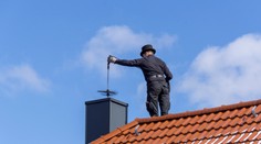 Čistíte komín raz za rok? Robíte chybu. Odporúčanie kominára vás prekvapí