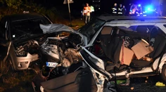 Zrážka dvoch áut pri obci Veľaty si vyžiadala osem zranených