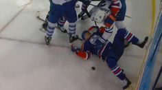 VIDEO: Hrubý faul lakťom do hlavy. Hokejistovi vymerali trest