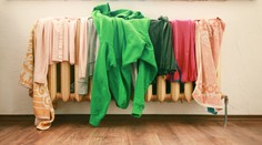 Sušíte bielizeň na radiátore? Už to nerobte, takto si tým škodíte