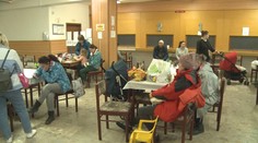 Utečenci sa majú prioritne registrovať vo veľkokapacitných centrách, nie vždy sa to podarí