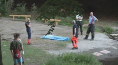 Pri Gelnici sa v jazere topili dvaja kamaráti. Jedného z nich sa nepodarilo zachrániť