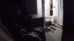 VIDEO: Dramatické zábery z akcie NAKA. Zaistili 190 zbraní a obvinili štyri osoby