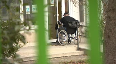 Správali sa k nim ako k odpadu. Dôchodcovia z domova seniorov v Bratislave si mali prejsť peklom