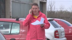 Tvrdí, že sa stala obeťou podvodu stavebnej firmy. Teraz nemá ani byt a na krku exetúrora