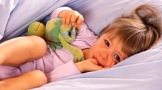 Do hniezda záchrany niekto natlačil ročné dievčatko. Takmer sa tam nezmestilo