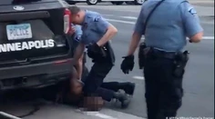 Zverejnili nahrávku Floydovej smrti: „Prestaň kričať, na rozprávanie treba kyslík!“ povedal mu policajt
