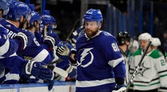 Černák zažil prvý trojbodový zápas v NHL, skóroval aj Sekera