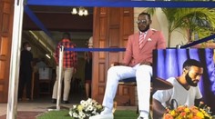 Muž "žil" počas vlastného pohrebu. Kým najbližší sa s ním lúčili, on sedel pred kostolom