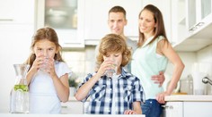 Dbajte na pitný režim svojich detí: Na toto treba myslieť počas horúcich dní