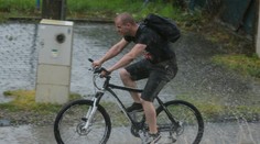 Búrky, ktoré ničili západ, sa dnes presunú na stred a východ