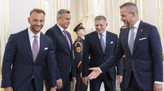 Plánoval okrúhly stôl s lídrami všetkých parlamentných strán, no nevyšlo to. Prezident tak pozval len zástupcov koalície