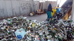 Halu na triedenie odpadu museli evakuovať. Našli niečo nezvyčajné