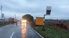 Zrážka s dodávkou: Pri Tekovskom Hrádku sa vykoľajil osobný vlak