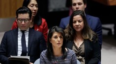 Rusi si vystrelili z Trumpovej veľvyslankyne. Myslela si, že jej telefonuje poľský premiér