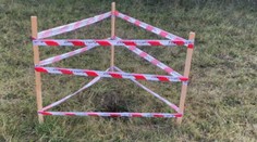 Nebezpečné prekvapenie pri prechádzke v okolí Handlovej. V zemi sa objavujú hlboké jamy