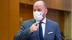 Naď: Opicami som nazval extrémistov, vešajúcich sa na plot a atakujúcich políciu