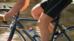 Cyklista nadýchal 5,4 promile alkoholu. Nedokázal sa ani podpísať