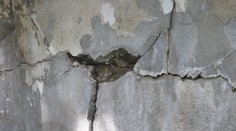 Ako časovaná bomba. Protipovodňový múr vo Vysokej pri Morave sa môže pretrhnúť už pri ďalšej väčšej povodni