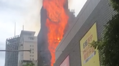 Masívny požiar v Číne, plamene pohltili výškovú budovu