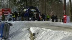 VIDEO: Pomoc, akú ste ešte určite nevideli. Fanúšikovia "vrátili" auto späť na trať