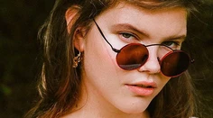 Čo je veľké, to je pekné. Playboy prvýkrát nafotil oblejšiu modelku