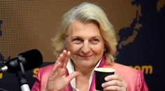 Rakúska exministerka tancovala s Putinom. Teraz si najíma dom v ruskej dedine