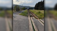 Cyklistka (†44) v Snine napriek svetelnému signálu vstúpila na priecestie, vlak už nedokázal zabrzdiť