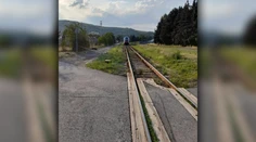 Cyklistka (†44) v Snine napriek svetelnému signálu vstúpila na priecestie, vlak už nedokázal zabrzdiť