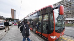 Za napadnutie revízora v prešovskej MHD pôjde Jakub (17) za merže