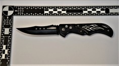 Nočný rozruch v Bratislave. Gruzínec sa opakovane chcel dostať do reštaurácie, potom nožom napadol muža