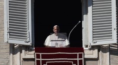 Pápež sa modlil za postihnutých záplavami, nemecká kancelárka Angela Merkelová im sľúbila pomoc