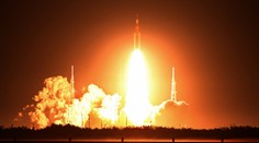 FOTOGRAFIE TÝŽDŇA: Štart rakety k Mesiacu, prerazenie tunela Čebrať  či kráter po výbuchu v Poľsku