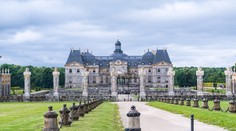 Zlodeji vykradli jedno z najväčších súkromných panstiev, majiteľov pri lúpeži zviazali