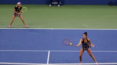 Kužmová so Sasnovičovou v semifinále US Open nestačili na Azarenkovú s Bartyovou
