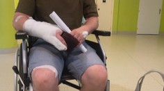 Zásahový tím sa prišiel pozrieť na miesto, kde medveď napadol lesného projektanta. Šelmu neodstrelia