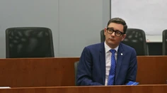 Na mol opitý hovorca českého prezidenta nevedel ani zaplatiť za taxi. Ratovala ho záchranka i polícia