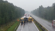 Nehoda na diaľnici D2: Hasiči zasahujú po zrážke troch kamiónov