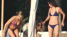 Sexy priateľky: Jennifer Aniston a Courtney Cox v bikinách