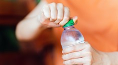 Prekvapujúce výsledky nového výskumu. Odhalili vlastnosti balenej vody