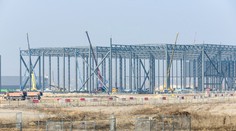 Na stavbe automobilky Jaguar sa zranil pracovník (31), spadla na neho konštrukcia