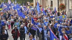 Desaťtisíce ľudí demonštrovali v Londýne proti vystúpeniu Británie z EÚ