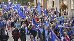 Desaťtisíce ľudí demonštrovali v Londýne proti vystúpeniu Británie z EÚ