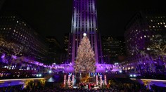 V New Yorku rozsvietili vianočný strom. Nechýbali vystúpenia speváckych legiend