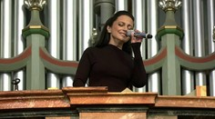 Lucie Bílá zaspievala Karlovi Gottovi do neba. Katedrálou sa rozľahlo Ave Maria