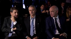 Za Infantinom stojí aj Mourinho a Figo