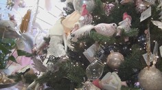 Chcete mať moderný stromček? Dizajnérka prezradila farbu tohtoročných Vianoc